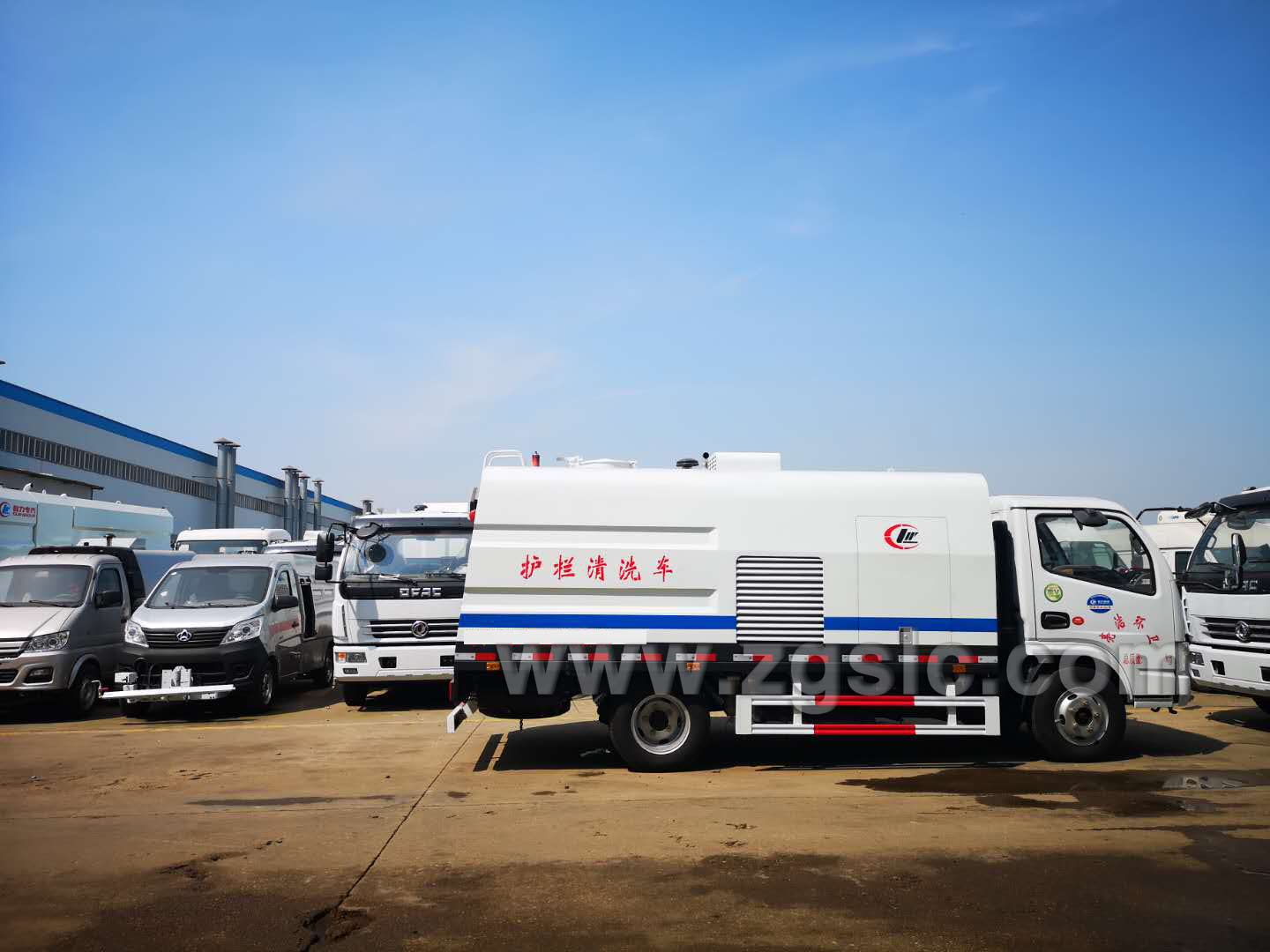 東風(fēng)多利卡護(hù)欄清洗車(國(guó)五)