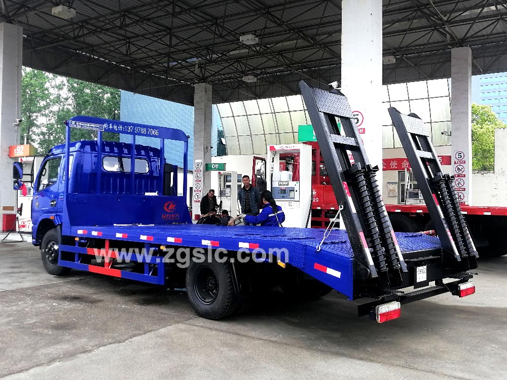 程力東風(fēng)多利卡黃牌挖機(jī)平板運(yùn)輸車(國五)
